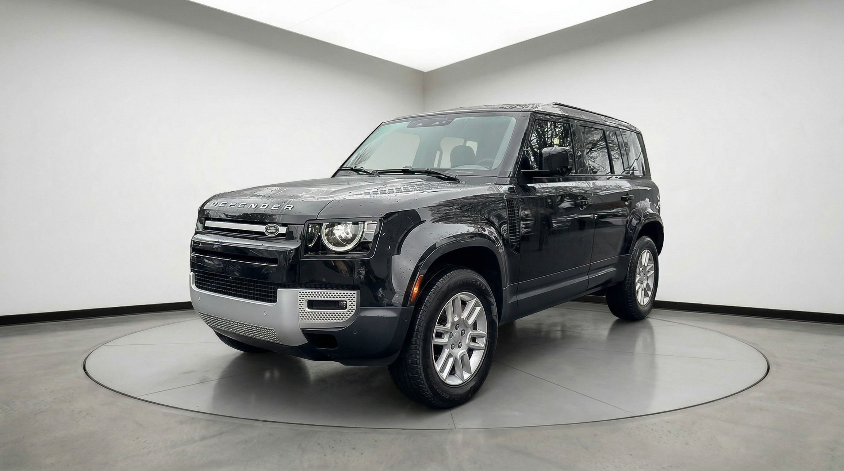 2025 Land Rover Defender P300 S 4dr All-Wheel Drive 110